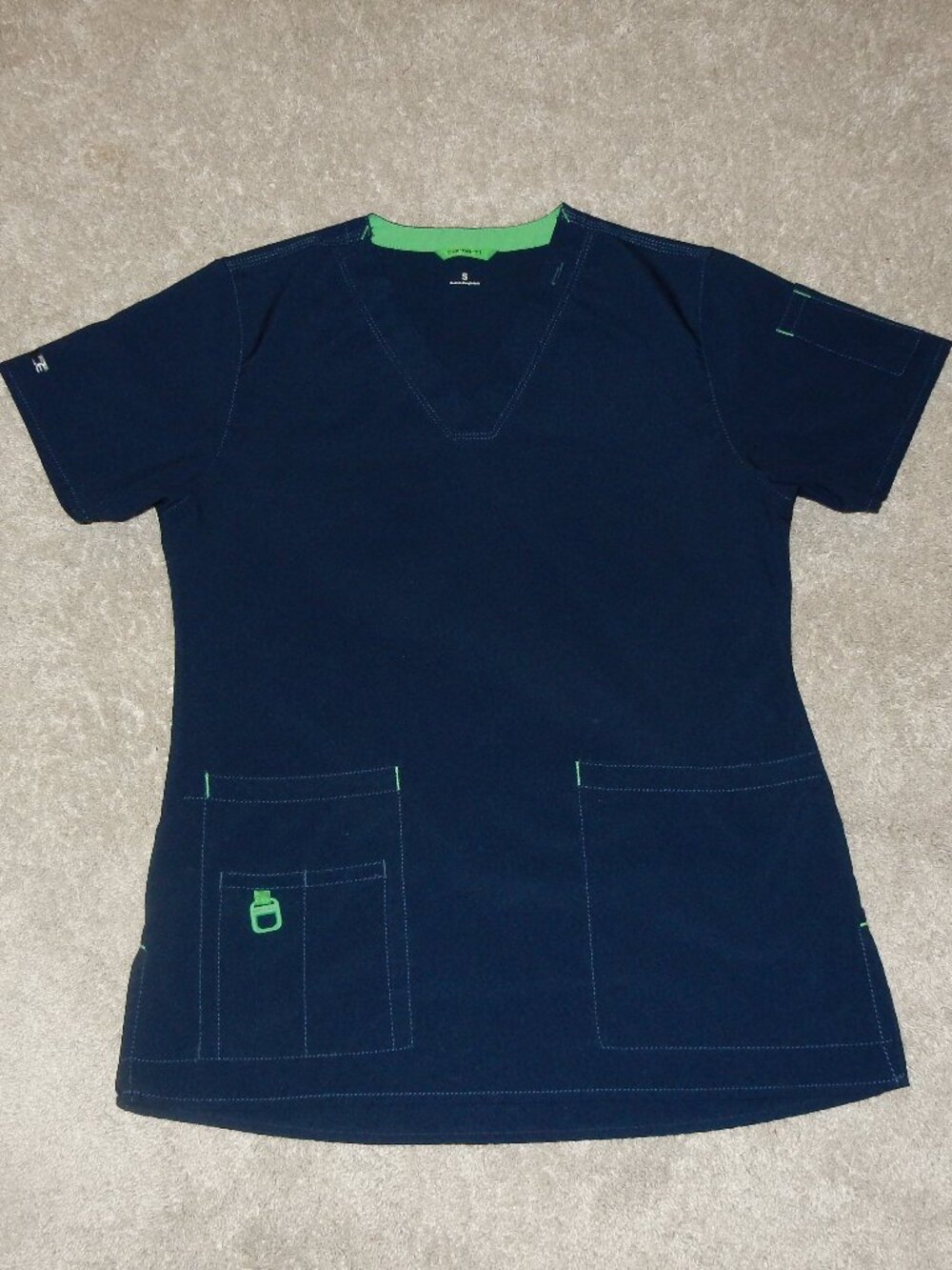 CARHARTT Navy Blue V-Neck Scrub Top with Green Trim and Pockets SIZE SMALL women